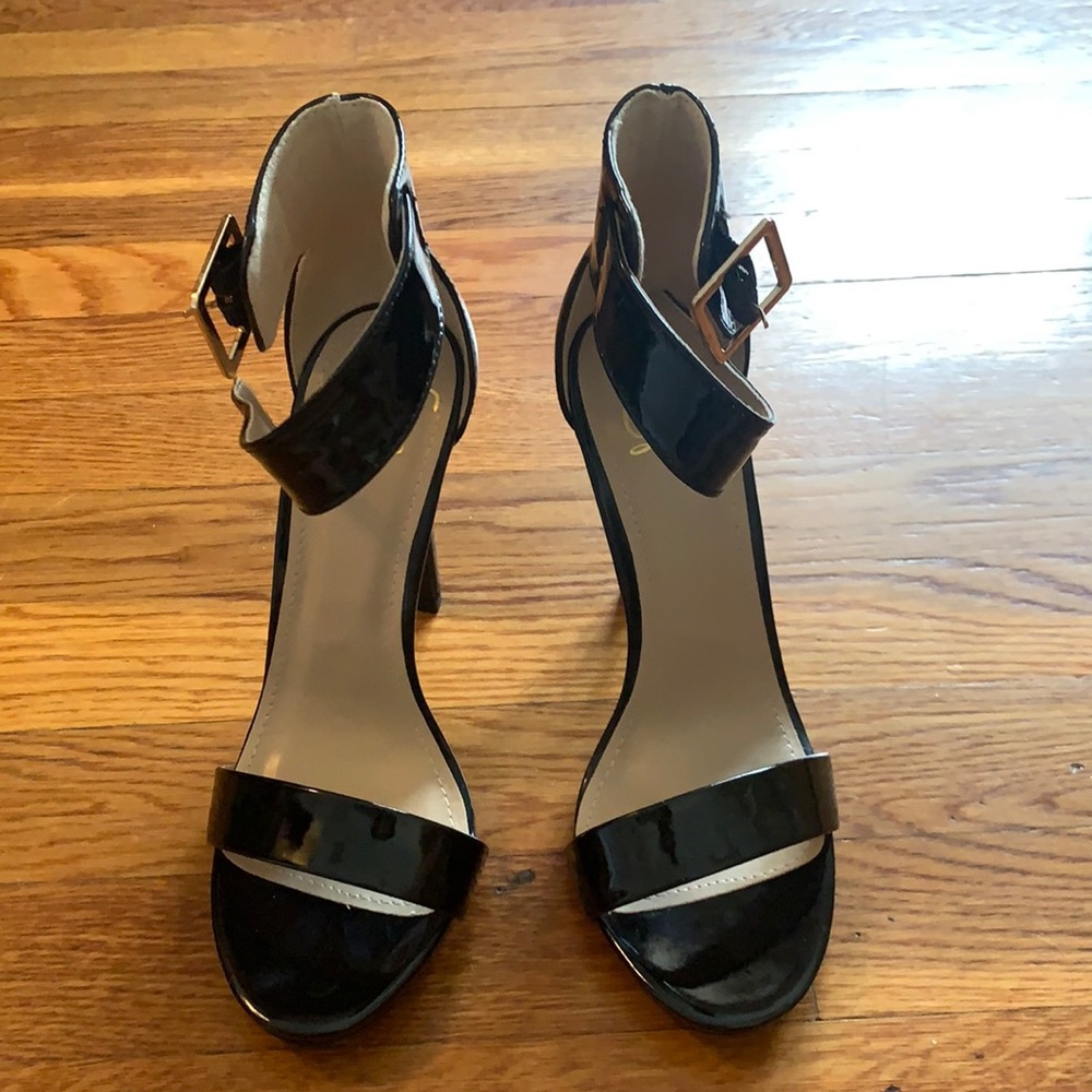 Black patent leather 👠